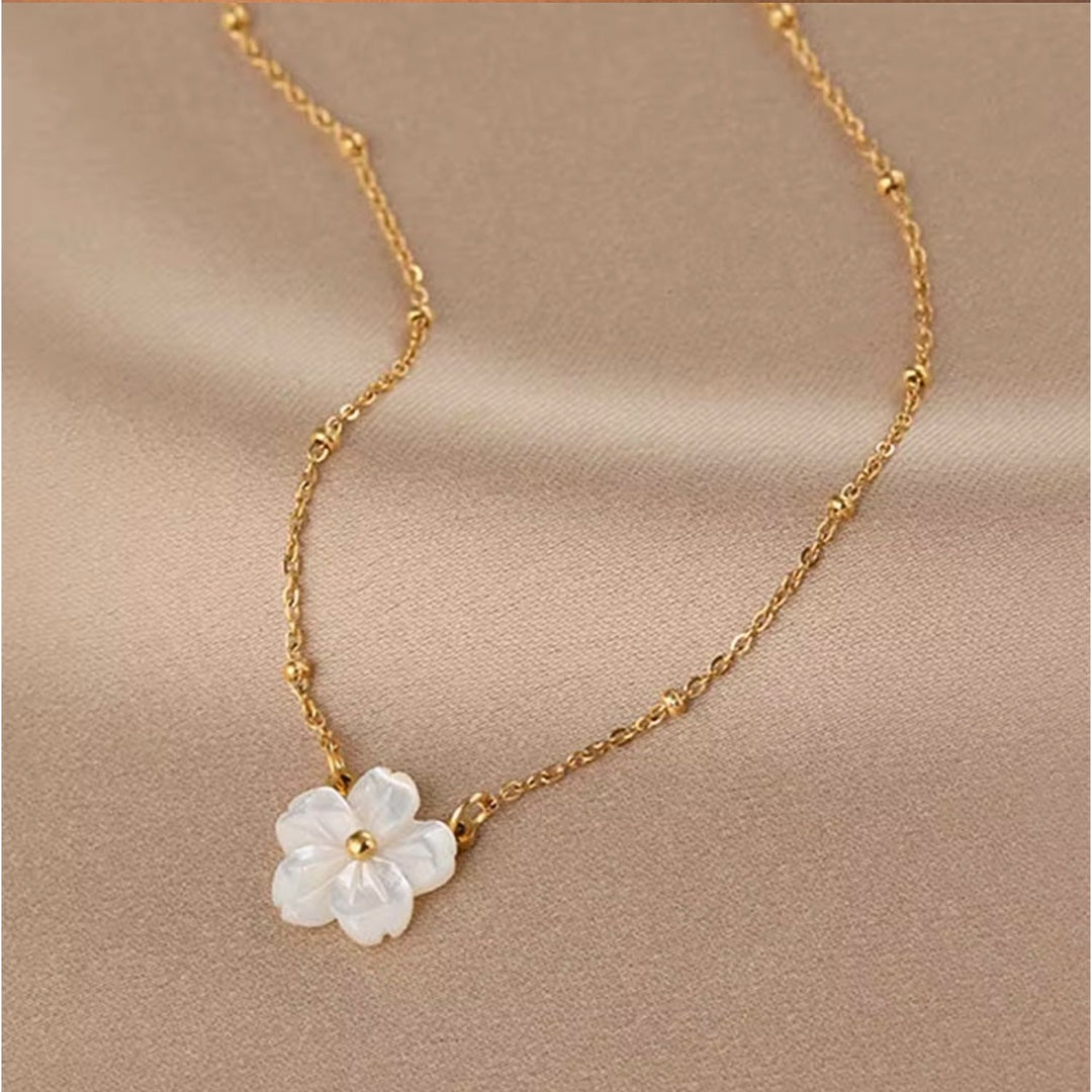 Flora Pearl Flower Minimalist Necklace