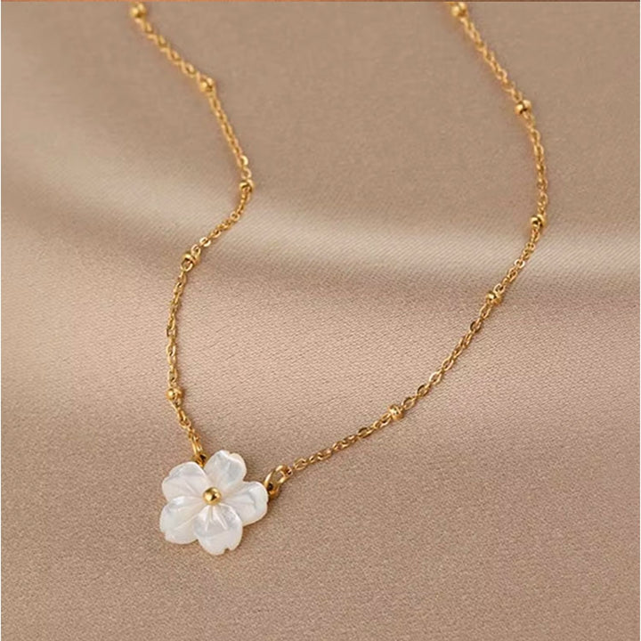 Flora Pearl Flower Minimalist Necklace
