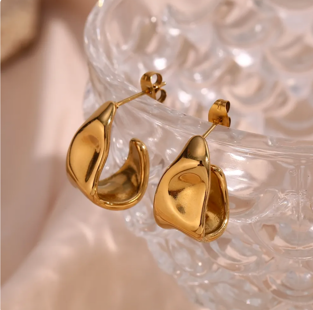 olivia le gold curved hoop earrings with a slight abstract feel