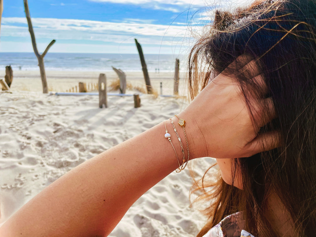 Olivia Le model at the beach wearing the Journey Pearl Bracelet