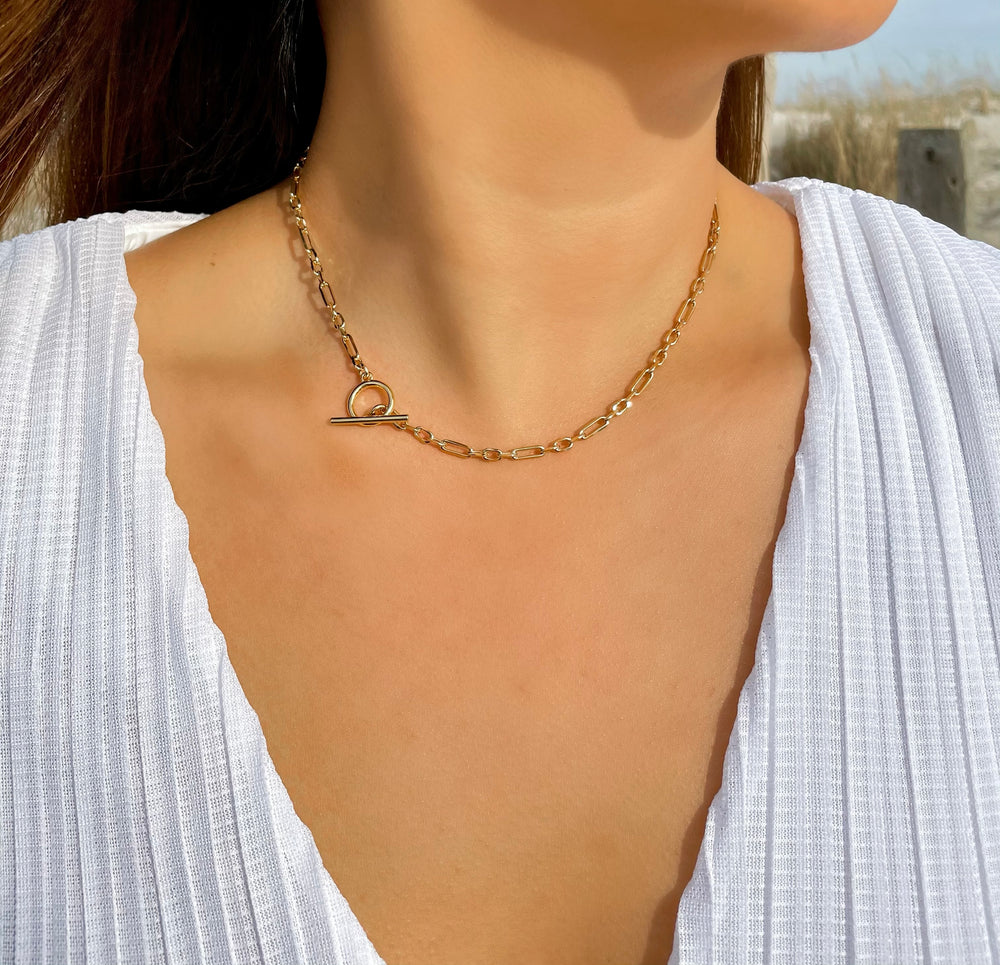 Olivia Le model wearing the Lady D Chain Necklace with white top