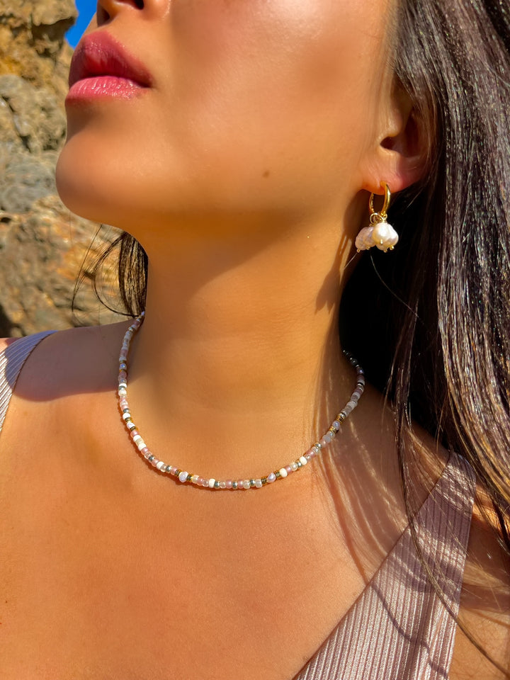 olivia le shimmer bead necklace worn on model wearing pearl hoop earrings 