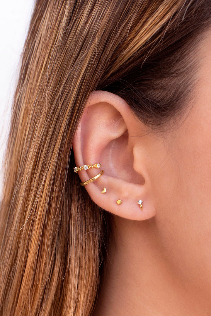 OLIVIA LE MODEL WEARING MULTIPLE EARRINGS ON EAR TO SHOWCASE MONROE MINI STUD EARRINGS